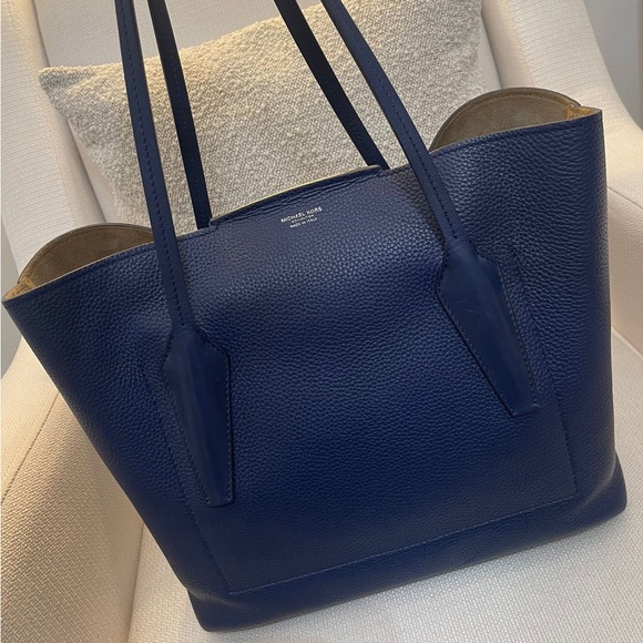 Michael Kors Collection Bancroft Tote & Wallet - Picture 2 of 11